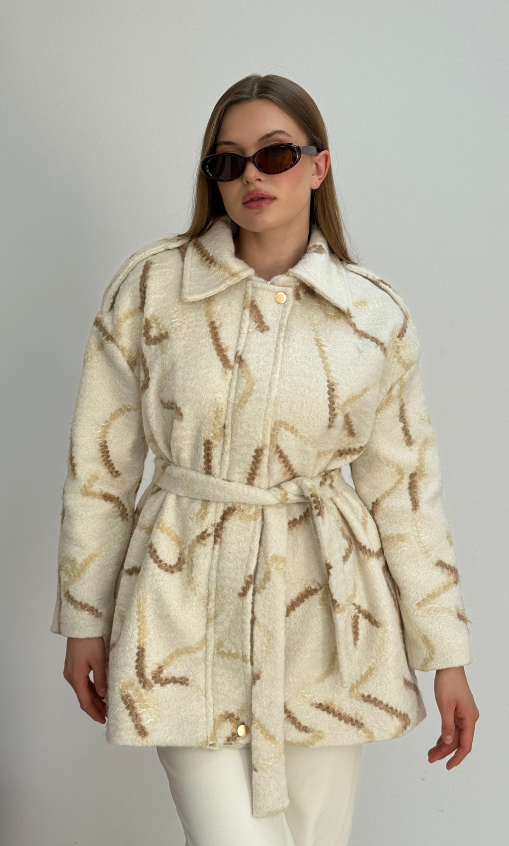 Desenli Kürklü Düğmeli İtalyan Keçe Kaban