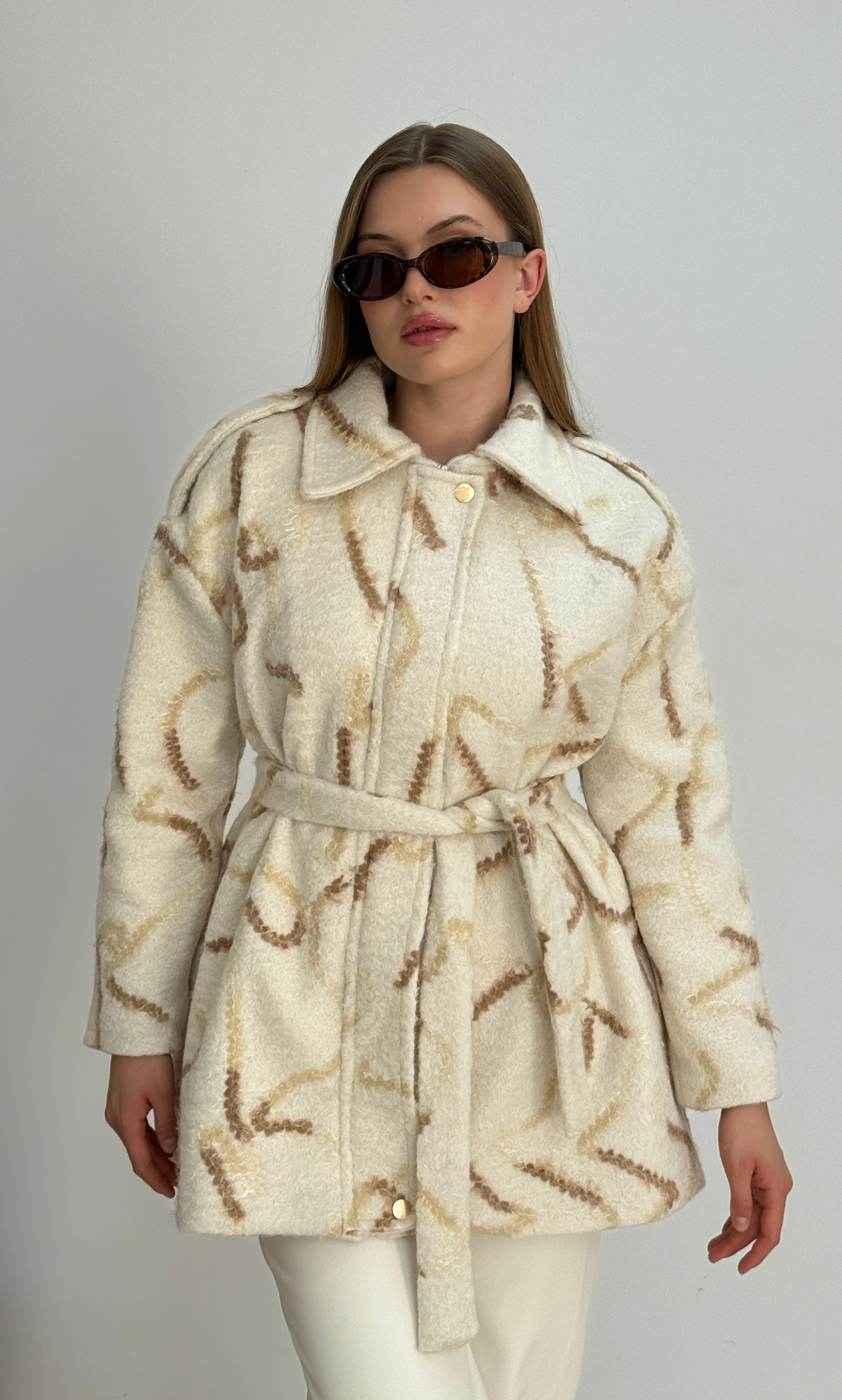 Desenli Kürklü Düğmeli İtalyan Keçe Kaban