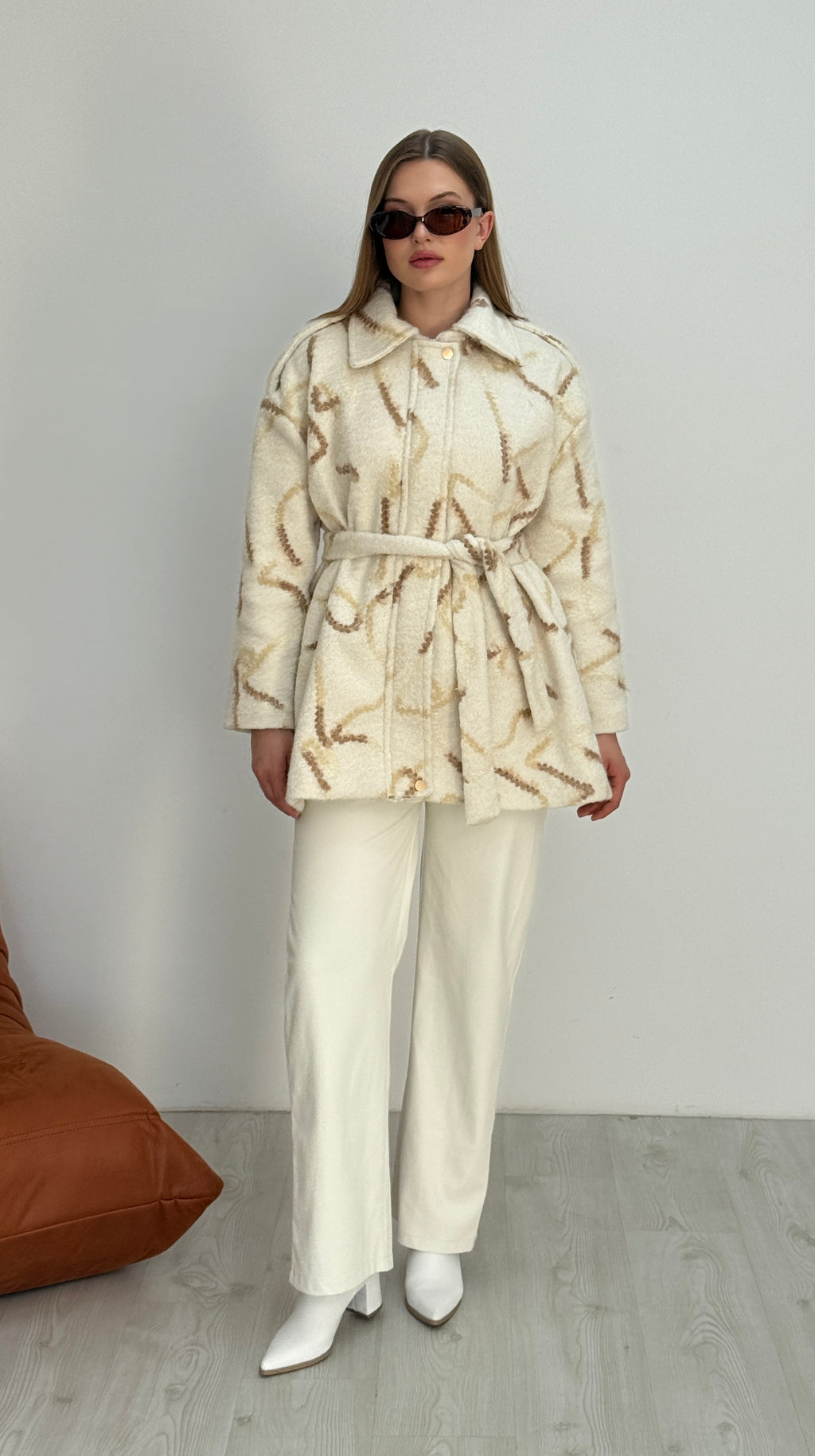 Desenli Kürklü Düğmeli İtalyan Keçe Kaban