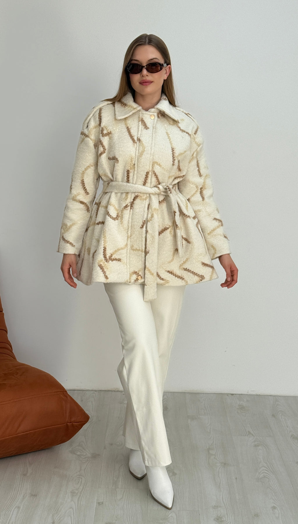 Desenli Kürklü Düğmeli İtalyan Keçe Kaban