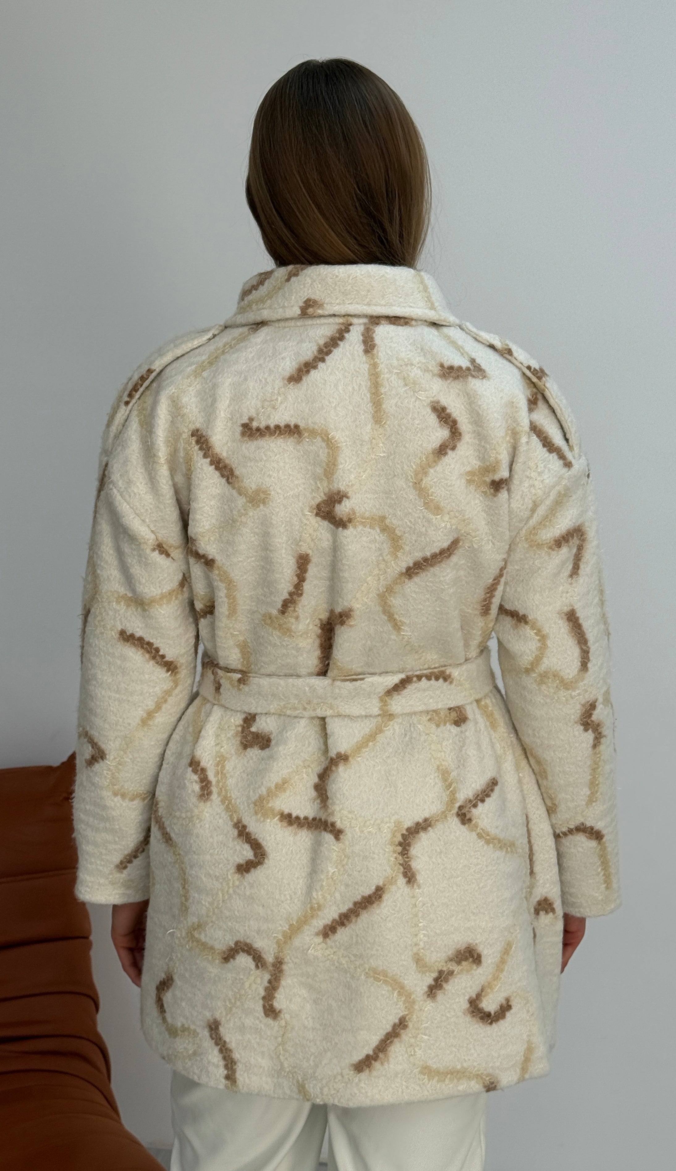 Desenli Kürklü Düğmeli İtalyan Keçe Kaban