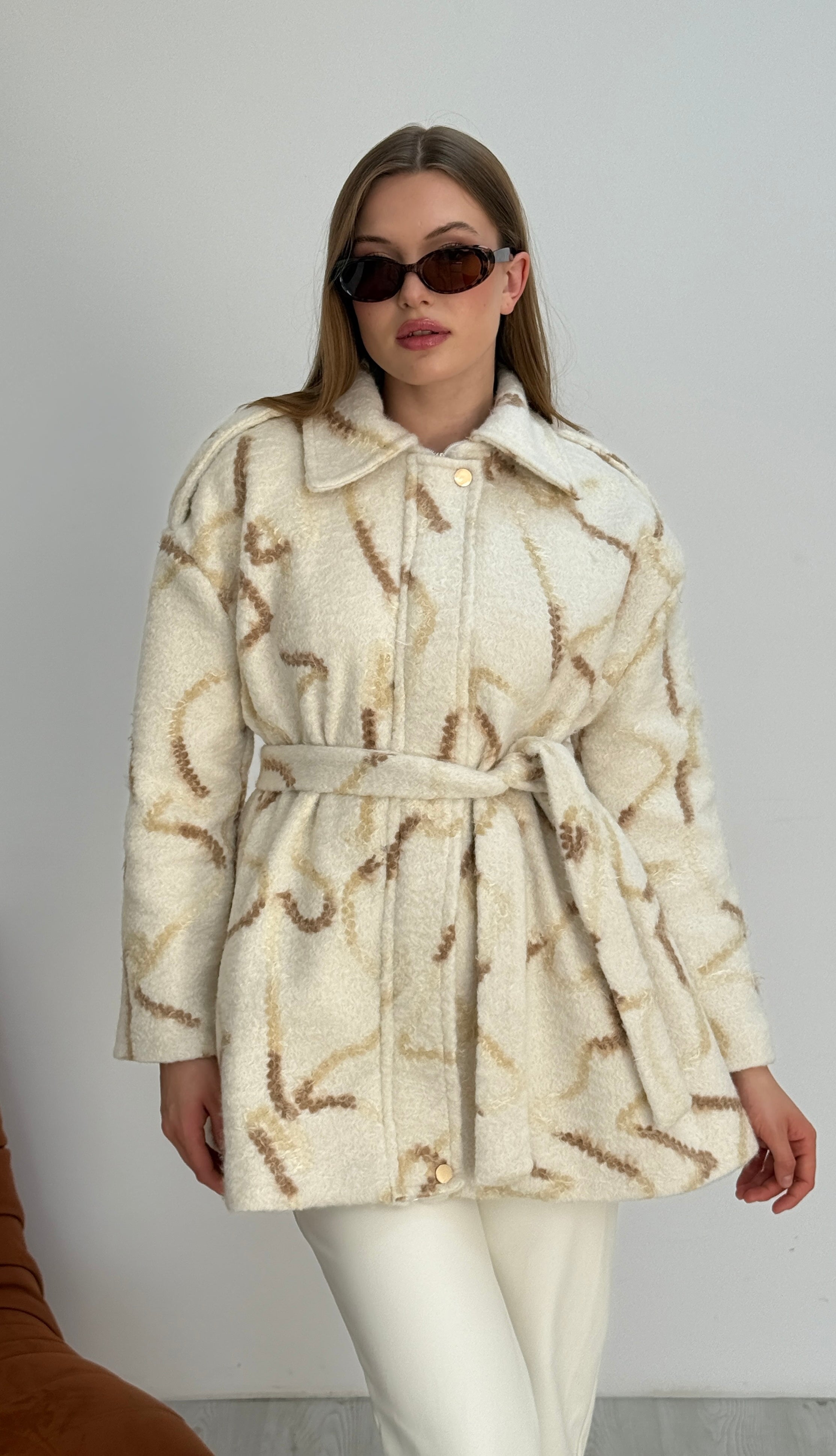 Desenli Kürklü Düğmeli İtalyan Keçe Kaban