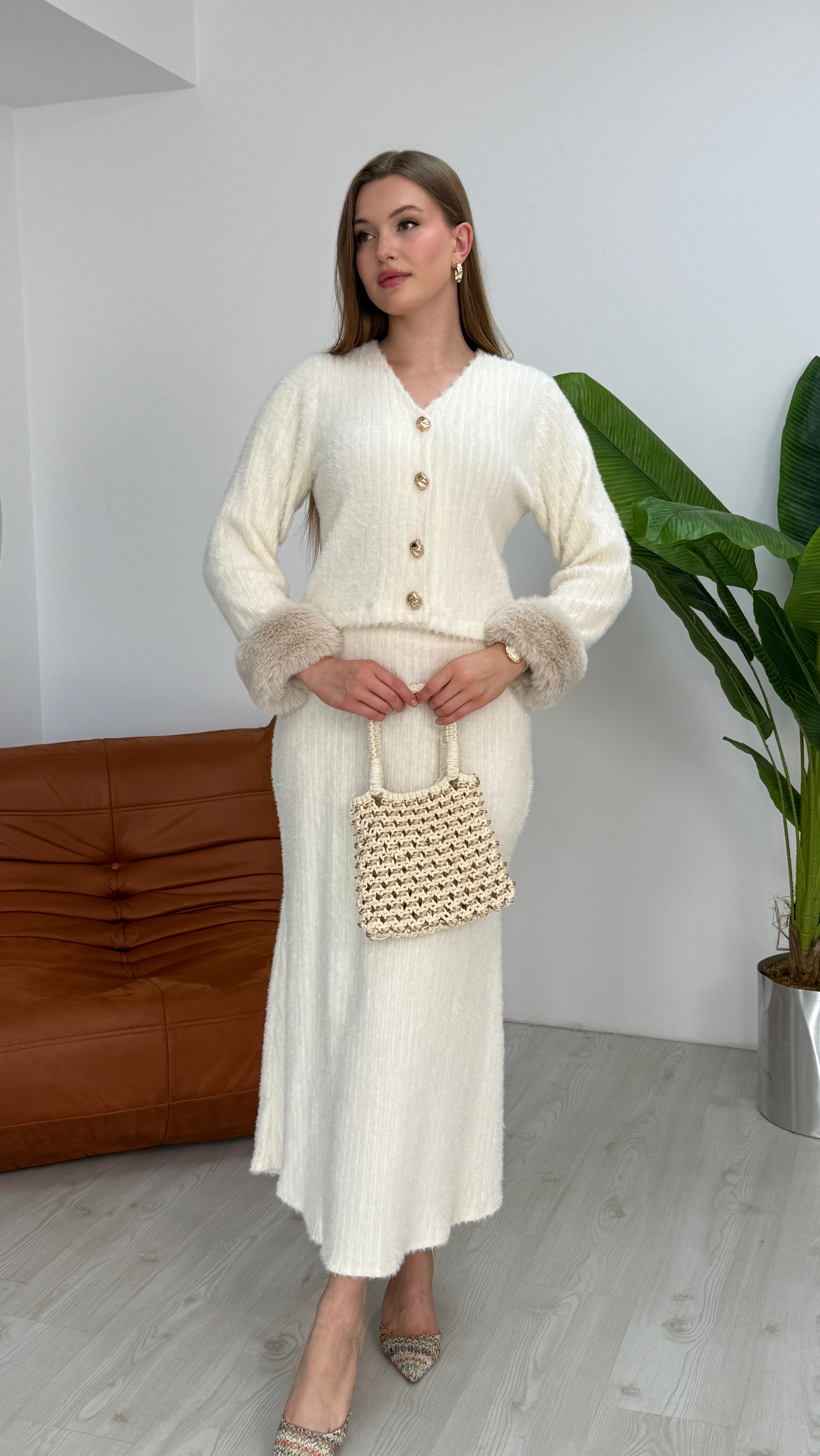 Yumuşak Doku Kürk Bilek Detay Gold Düğmeli Takım