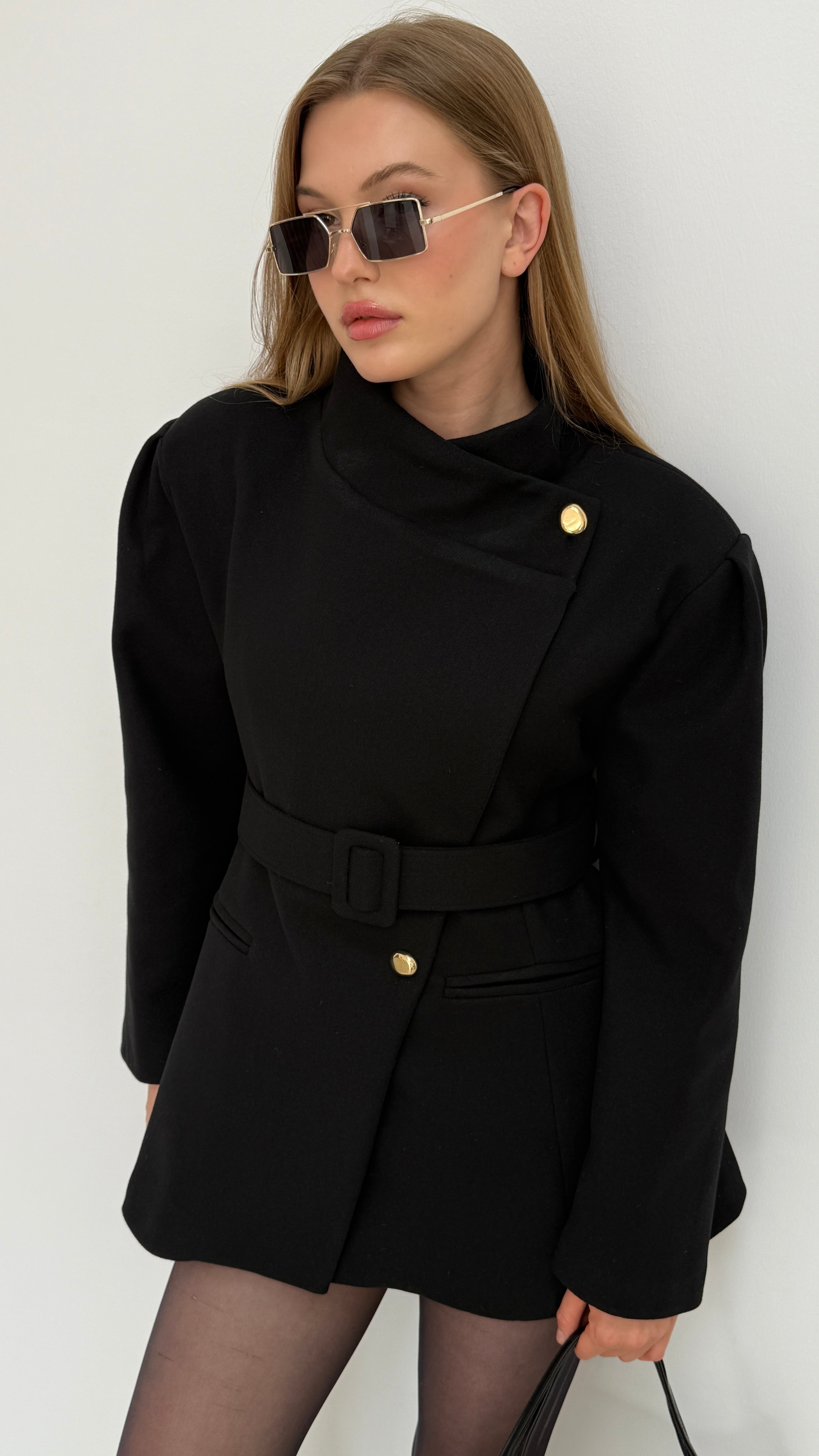 Geniş Yakalı Kemerli Kaşe Kaban