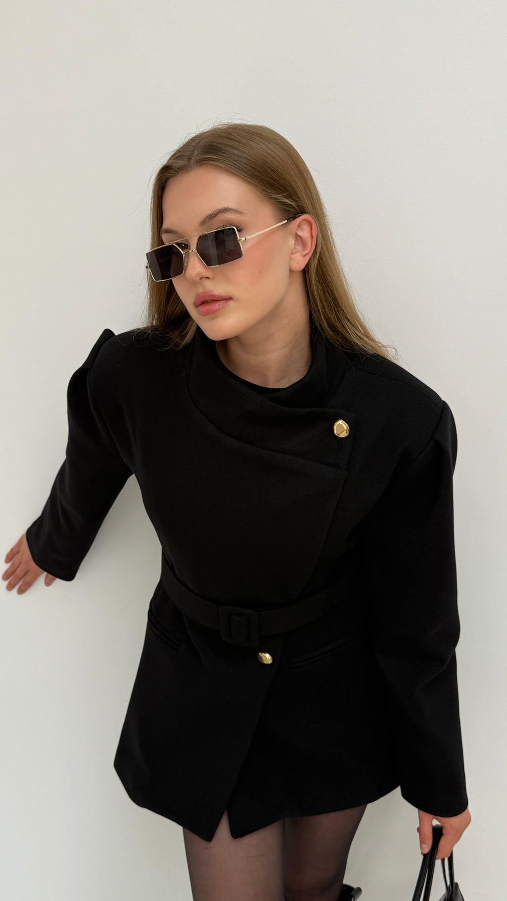 Geniş Yakalı Kemerli Kaşe Kaban